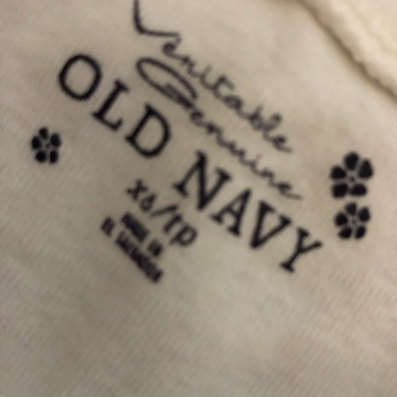 Old Navy women’s white T - Picture 2 of 2